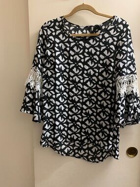 New Directions Black White Blouse Lace Sleeve Boho Top Medium